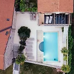 Private Apartment Hermes Art On The Karst Shared Pool & Parking Apartamento *