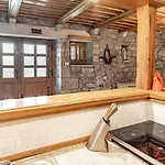 Private Apartment Hermes Art On The Karst Shared Pool & Parking Apartamento Sežana