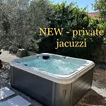 Apartamento Private Apartment Hermes Art On The Karst Shared Pool & Parking *