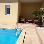 Private Apartment Hermes Art On The Karst Shared Pool & Parking Sežana