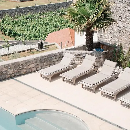 Private Hermes Art On The Karst Shared Pool & Parking *