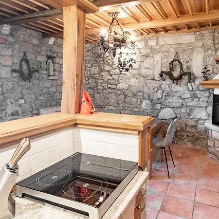 Apartment Trieste Hermes Art Sezana