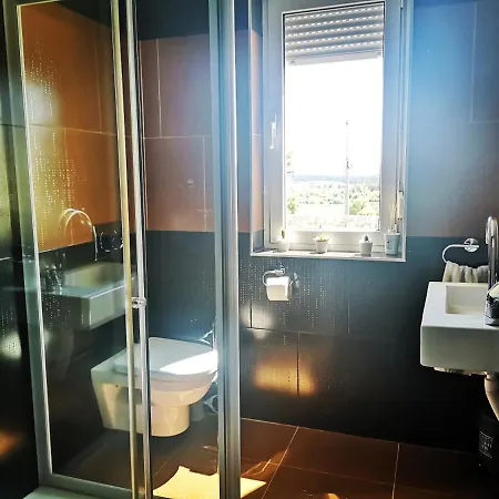 Apartman Private Hermes Art On The Karst Shared Pool & Parking *